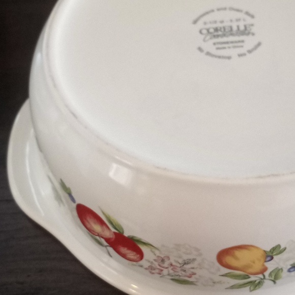 Vintage 2.5 qt corelle Abundance stoneware bowl with lid. - Picture 10 of 10